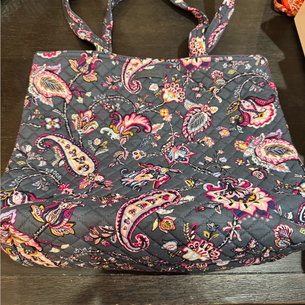 Floral Quilted Tote Bag. Vera Bradley. Great condition.